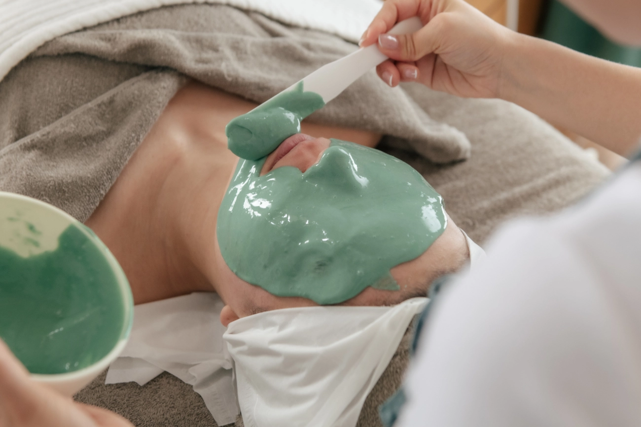 パック中の女性